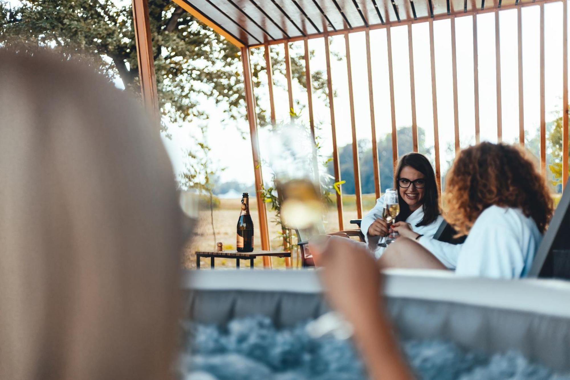Terme Banovci - Mobilne Hiske Med Brajdami Otel Dış mekan fotoğraf