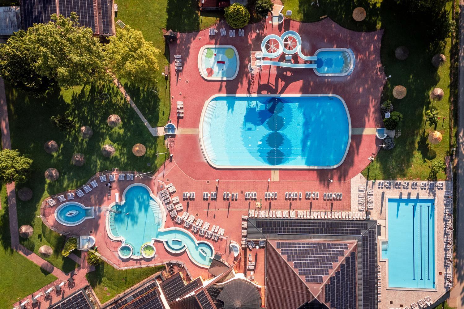 Terme Banovci - Mobilne Hiske Med Brajdami Otel Dış mekan fotoğraf